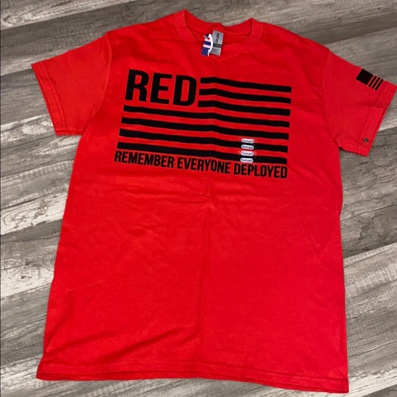 💜 Red Graphic T-Shirt - Picture 2 of 2